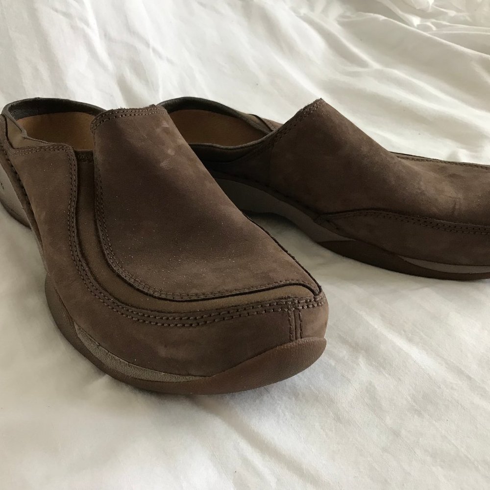 Merrell suede clogs Sz 8.5M Brown